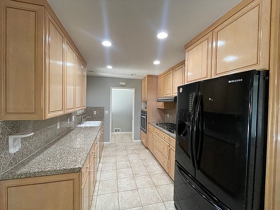 3rd image of 2563 Briarwood Dr