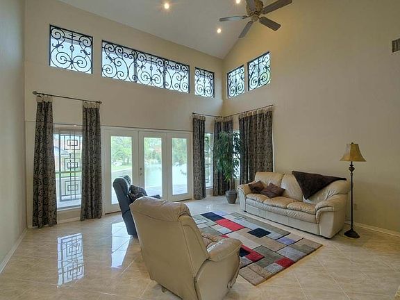 4th image of 1502 Creekford Dr