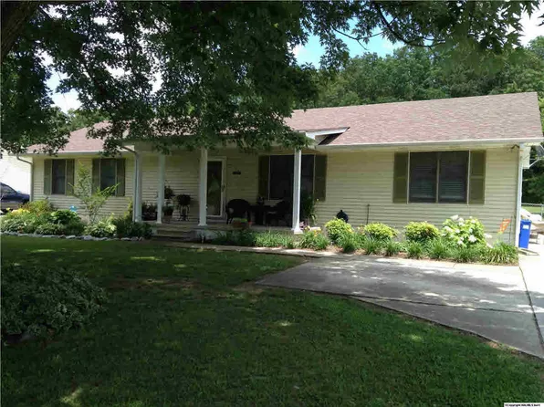 1816 Lindsay Ln N, Athens, AL 35613