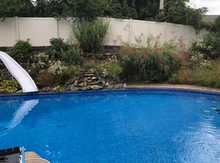 19 Amherst Ln, Smithtown, NY 11787