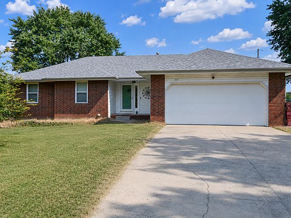 2nd image of 221 E New Melville Road