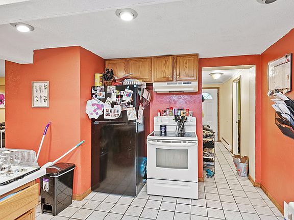 3rd image of 805 10th St W