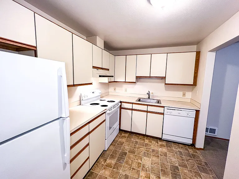 Twin Cedars Apartments — Photo 3
