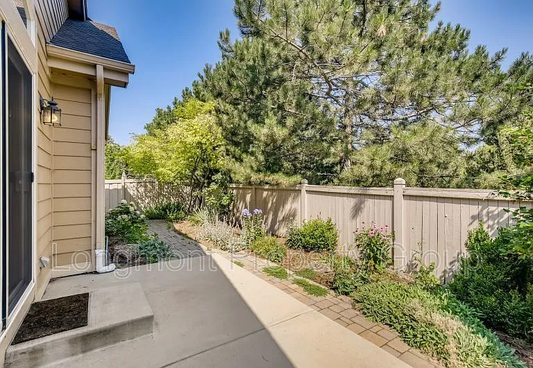1668 Metropolitan Dr — Photo 19
