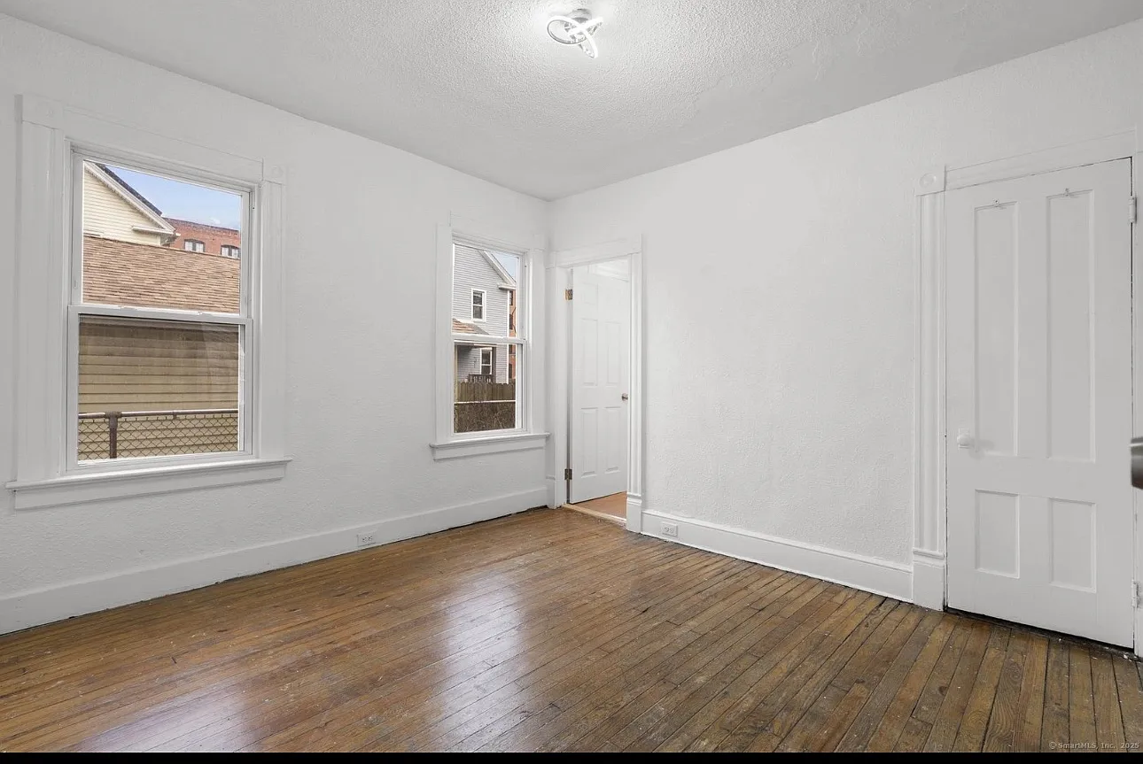 3 bed, 1100 sqft, $1,800 — Photo 3