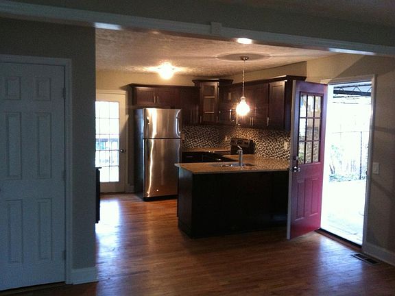 New kitchen cabinets & counters