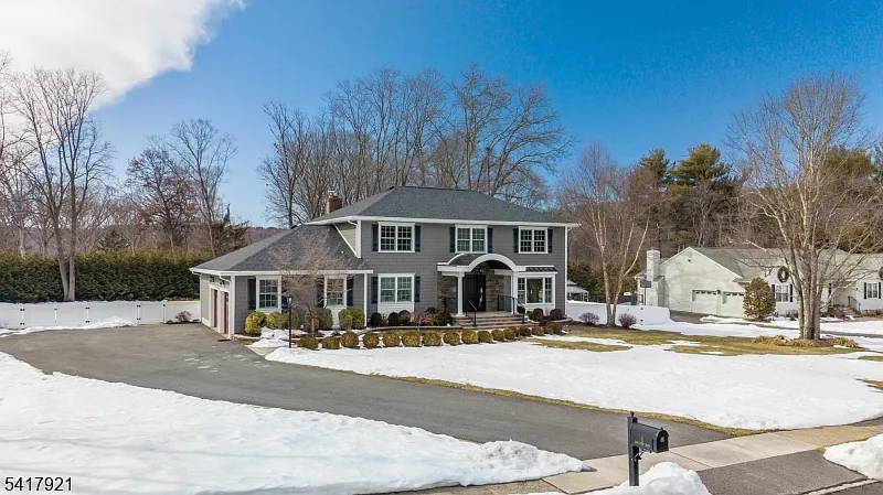 1 Radcliffe Dr photo 1