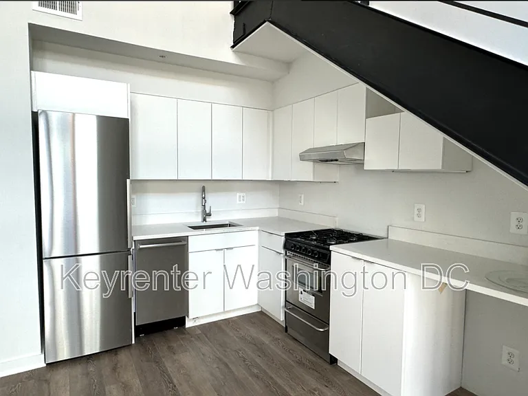 1460 Belmont St NW #301 — Photo 5