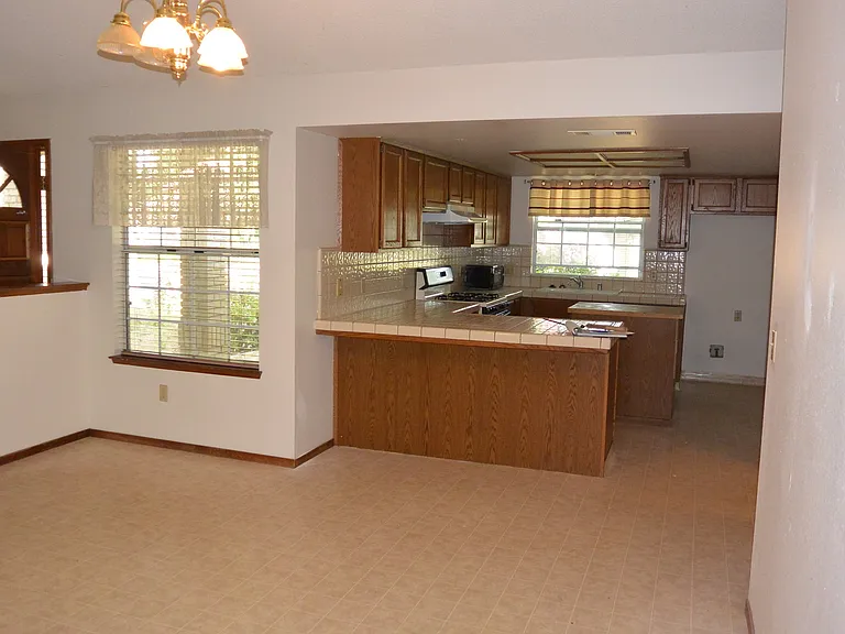 6025 W Paradise Ave — Photo 5