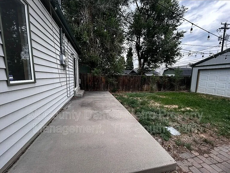 2820 S Acoma St — Photo 14