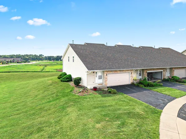 1071 Alexandria Dr #1071, Sycamore, IL 60178