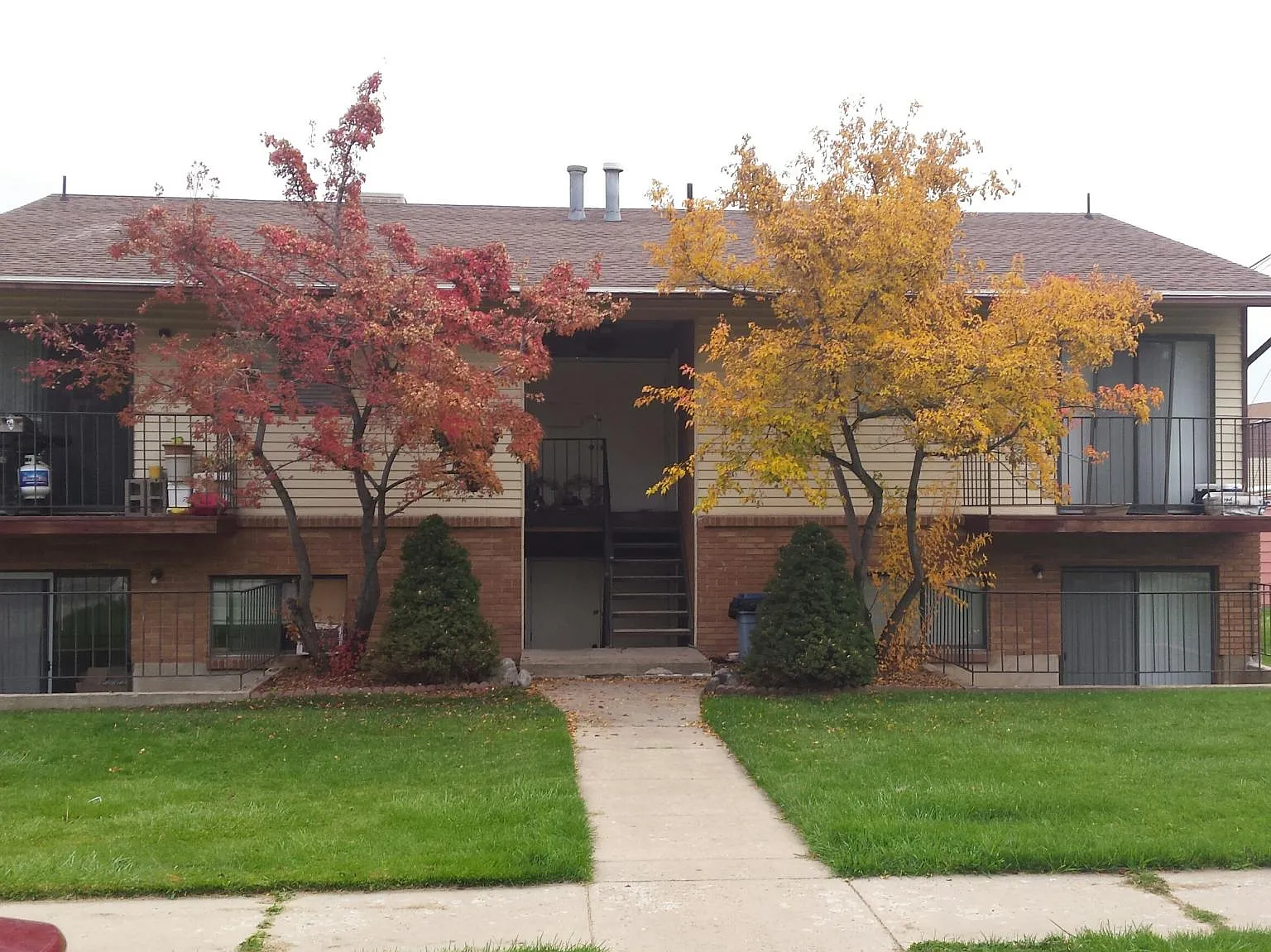 2 bed, 820 sqft, $1,200 — Photo 1