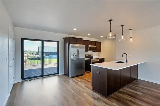 4 bed, 1900 sqft, $2,600 — Photo 4