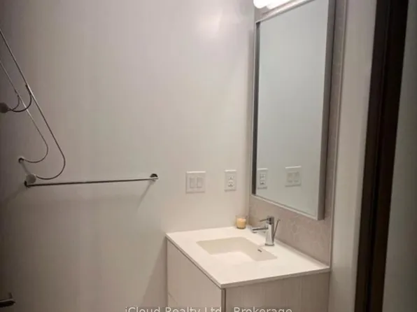 2520 Eglinton Ave W, Mississauga, ON