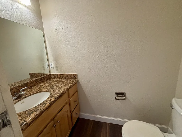 1055 Mohr Ln #B — Photo 14