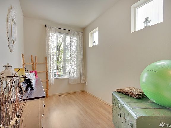 2nd image of 18433 101st Ave E