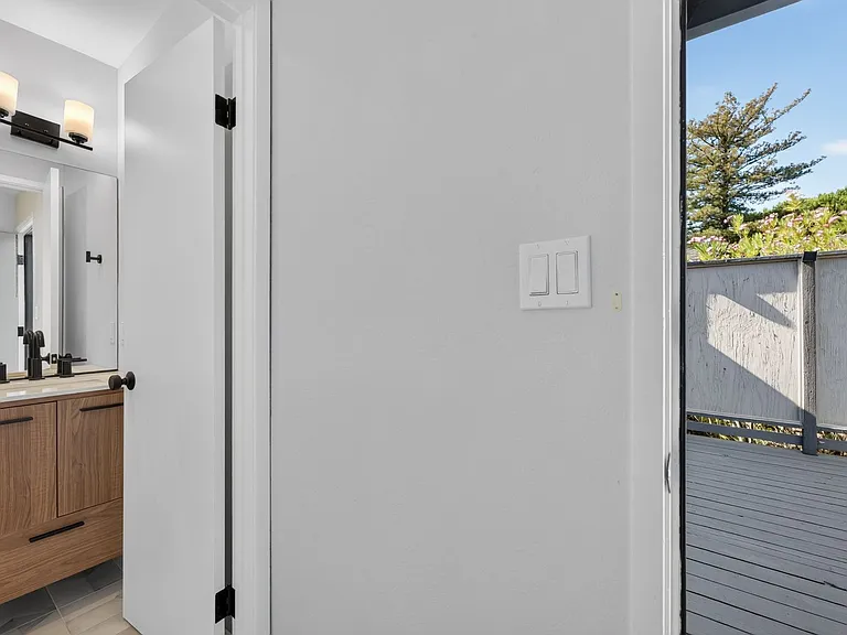 1512 Ashwood Dr — Photo 4