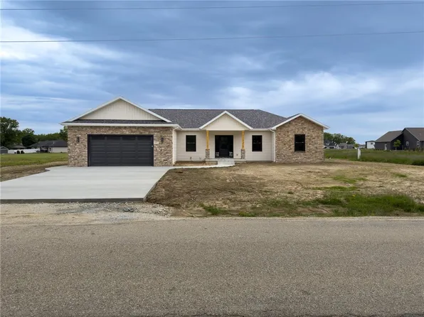 13147 N Country Club Rd, Effingham, IL 62401