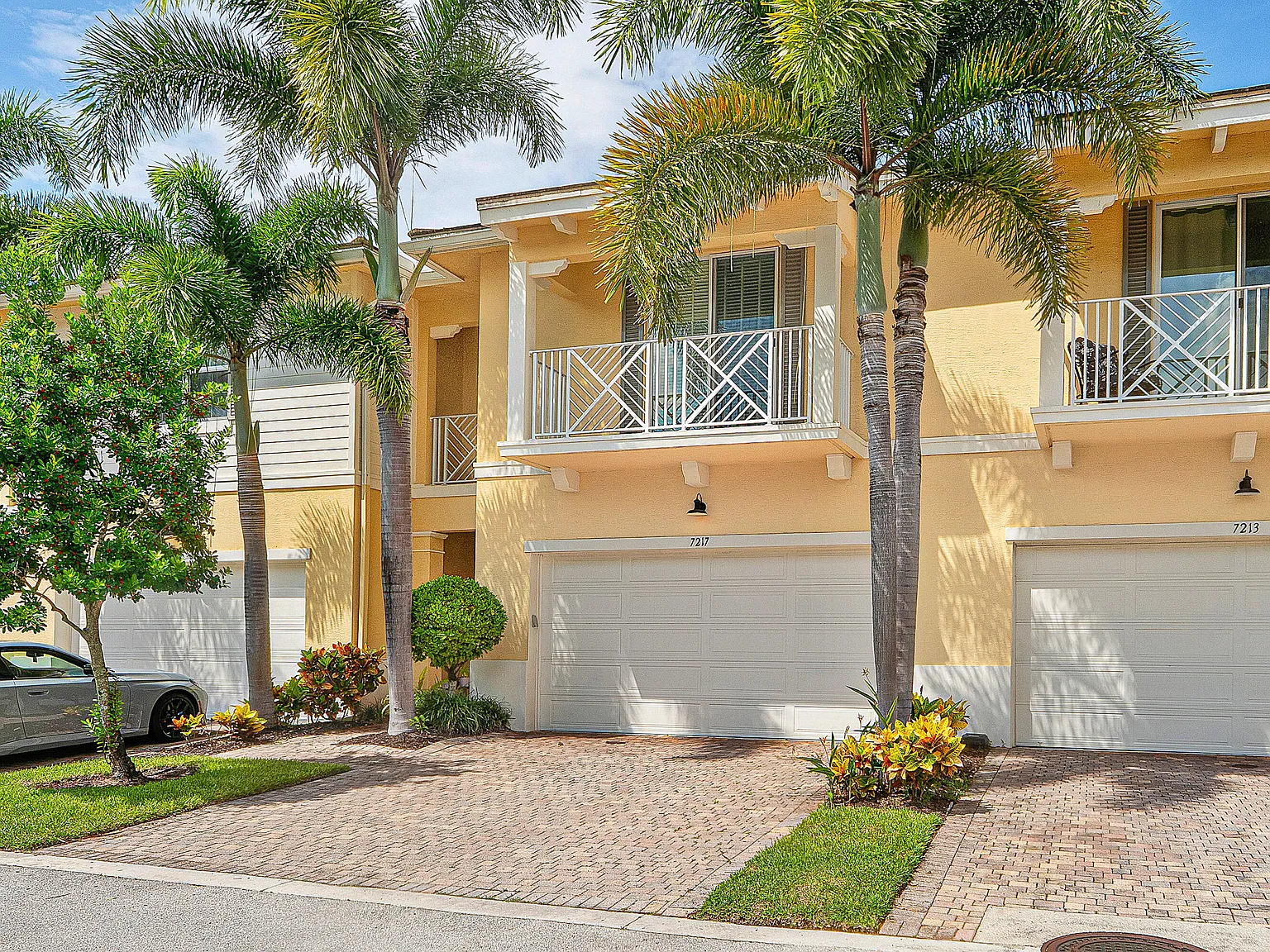 3 bed, 2.5 bath, 2138 sqft, $4,395 — Photo 3