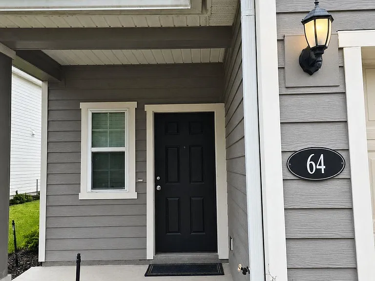 64 Pittman Ct — Photo 2