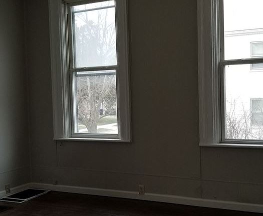 5th image of 401 N Mason St APT 1