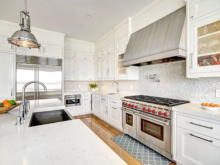 82 Harbor Dr — Photo 20