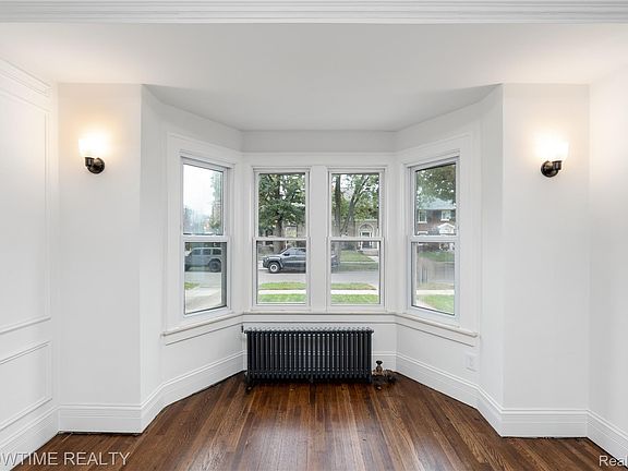 5th image of 2437 Longfellow St