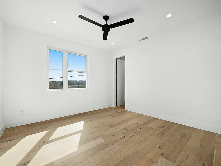 1119 Fairmount Ave — Photo 26