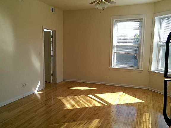4th image of 3280 W Fullerton Ave #2