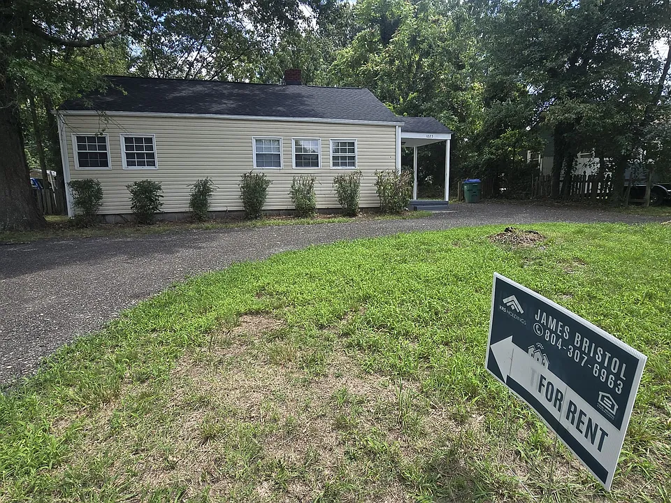 1025 Bradley Ln