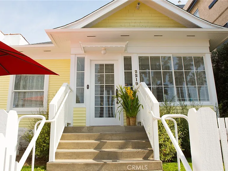 2219 Ocean Ave — Photo 2