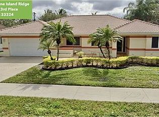 9740 SW 23rd Pl, Davie, FL 33324