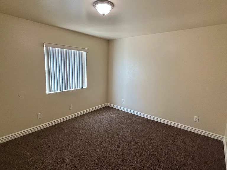10504 S San Pedro St — Photo 12