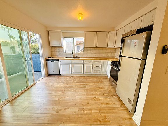 3rd image of 149 E Avenue 42 APT C