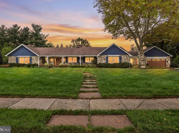 205 Hickory Ln, Moorestown, NJ 08057