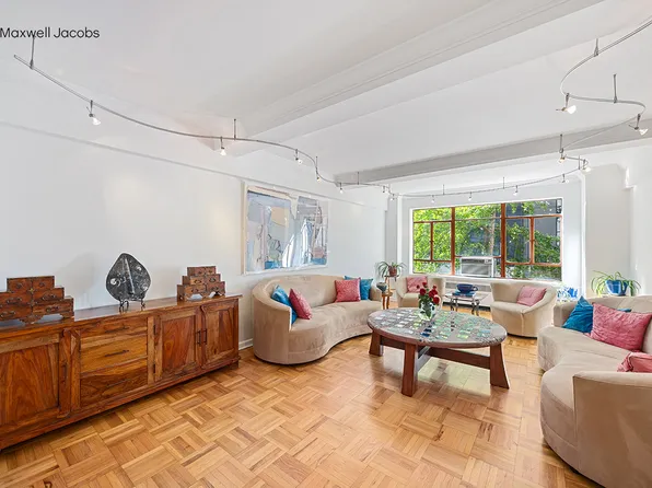 45 West 54th Street image 1 of 12