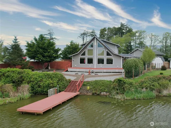 429 Lake View Loop NE, Ocean Shores, WA 98569