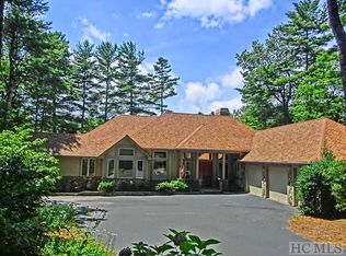 126 Club Dr, Sapphire, NC 28774