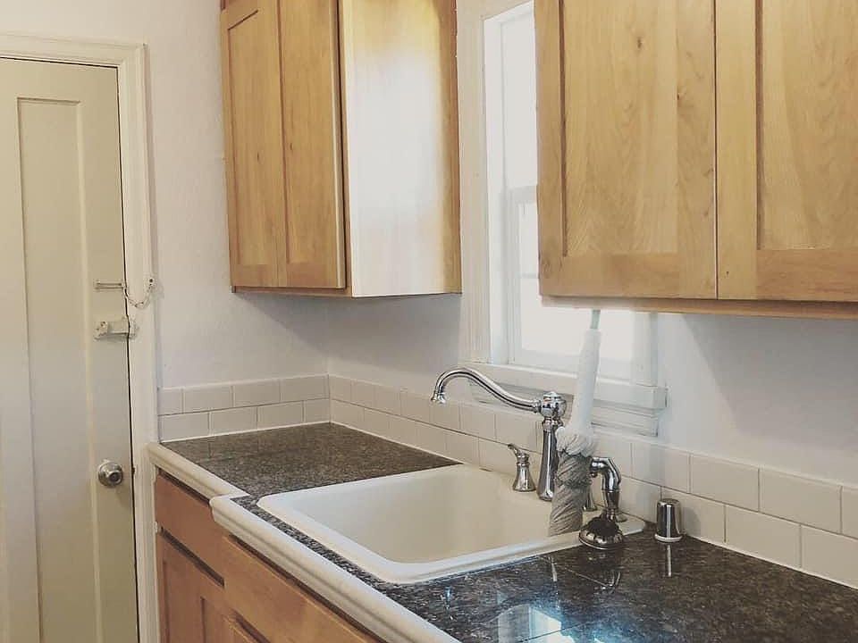 2nd image of 2030 Maple St APT 5