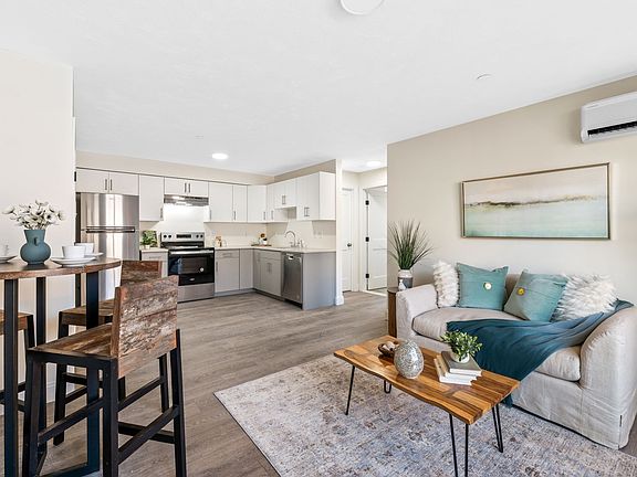 5th image of 472 Essex St #207