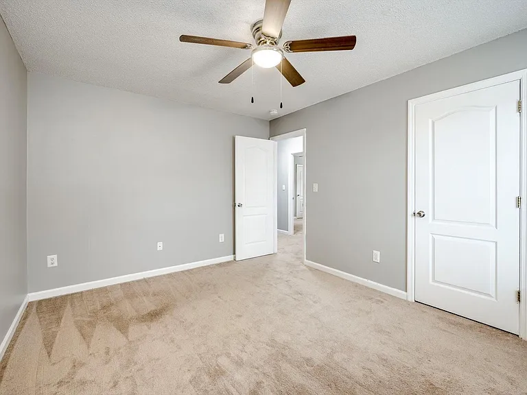 2508 Sand Ridge Ct — Photo 32