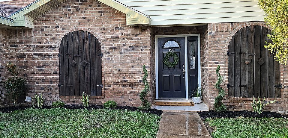 1st image of 490 Windwood Way