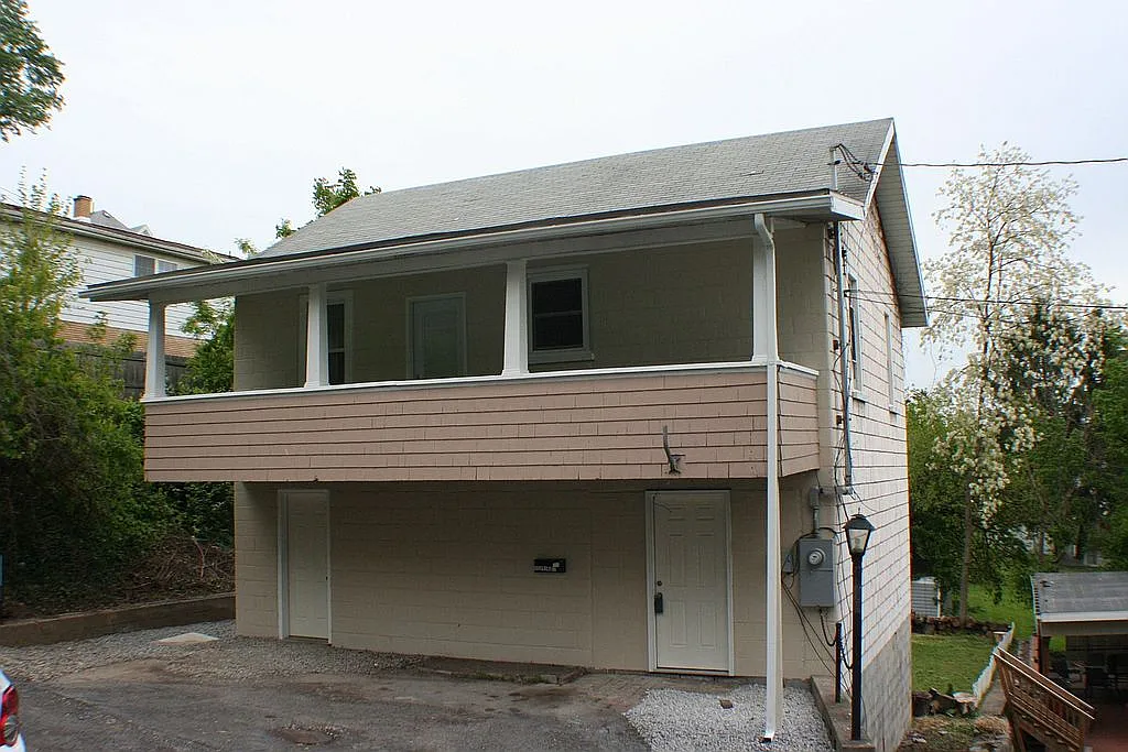 30 Spring St photo 1