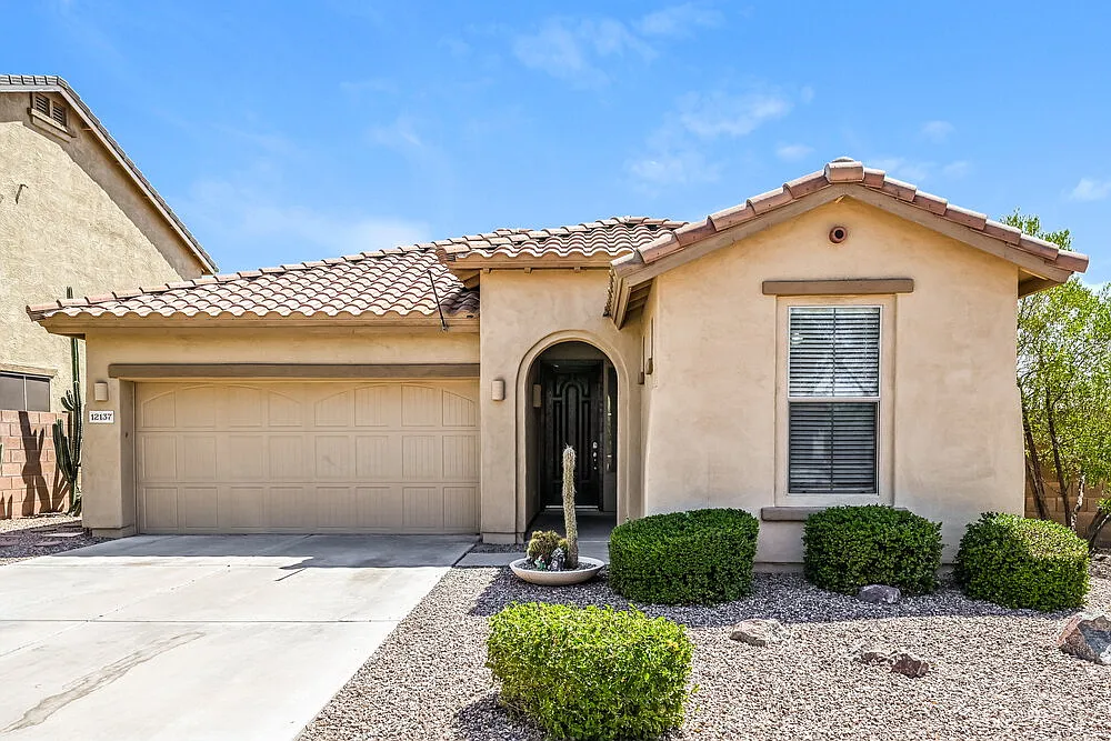 4 bed, 2.0 bath, 1838 sqft, $2,110 — Photo 1