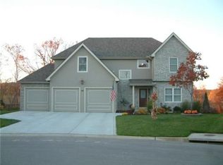 2122 Ridgeview Dr, Leavenworth, KS 66048