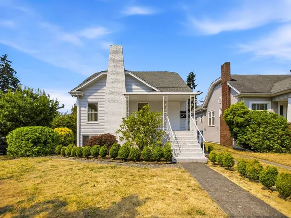 8203 Wallingford Ave N, Seattle, WA 98103