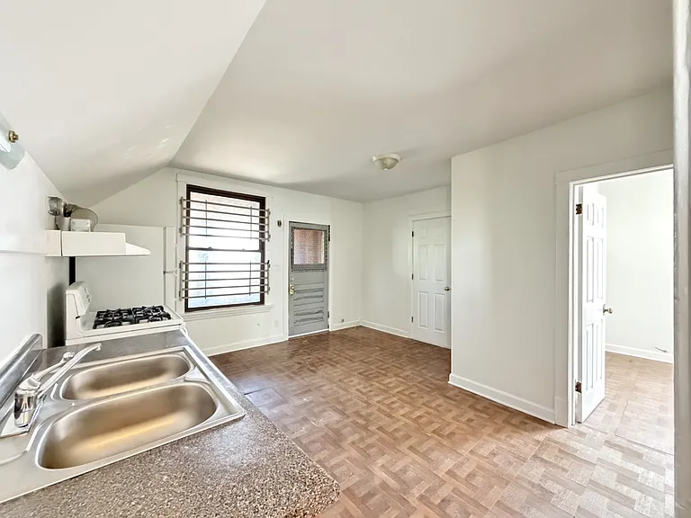 1609 N McVicker Ave #2HC — Photo 6