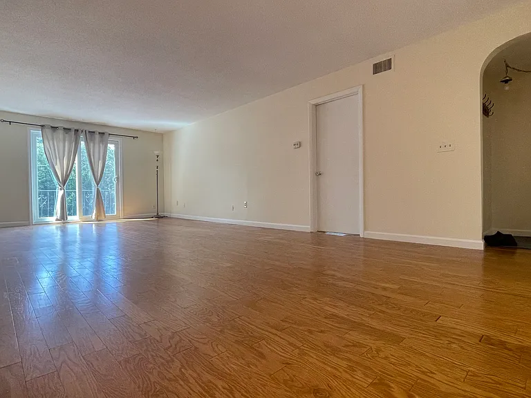 3 Shadowbrook Ln #25 — Photo 5