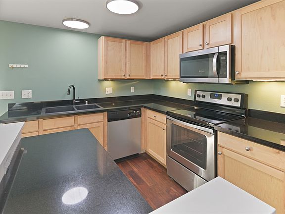 5th image of 801 N Orange St Unit 102