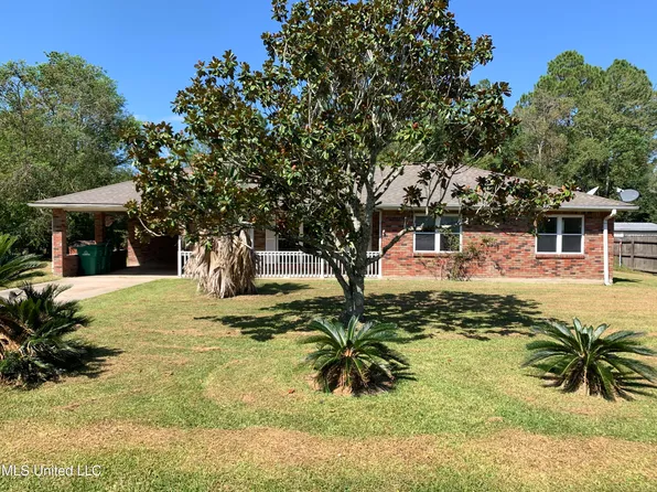 8019 Hancock Dr, Bay Saint Louis, MS 39520